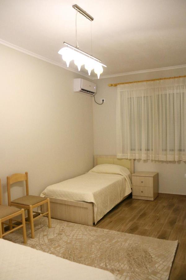 New Bazaar Arben'S Apartment Tirana Eksteriør billede
