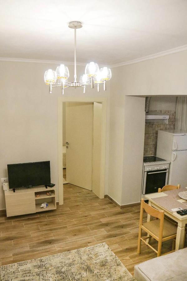 New Bazaar Arben'S Apartment Tirana Eksteriør billede