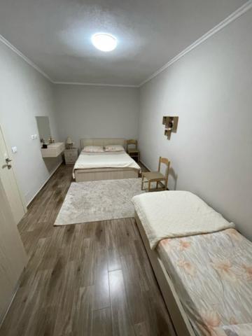 New Bazaar Arben'S Apartment Tirana Eksteriør billede